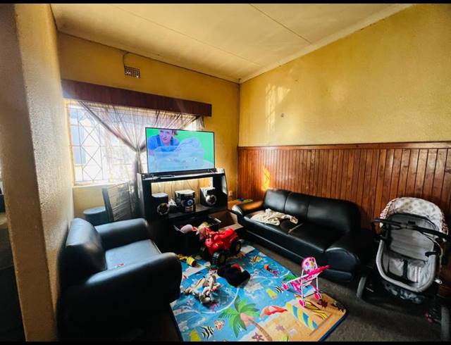 5 BEDROOM HOUSE FOR SALE IN SPRINGS CENTRAL